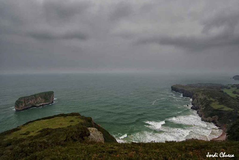 playa de la ballota prop de llanes astries.jpg